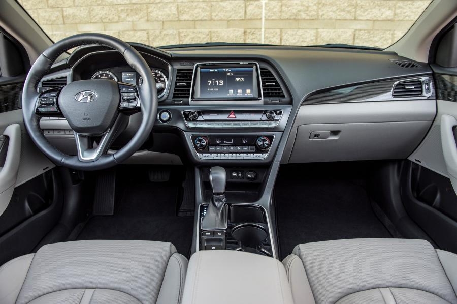 Торпедо Hyundai Sonata 2017 года  (NA) (фото 12 из 40)
